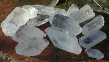 Small quartz points