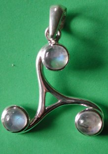 Triscale Pendant